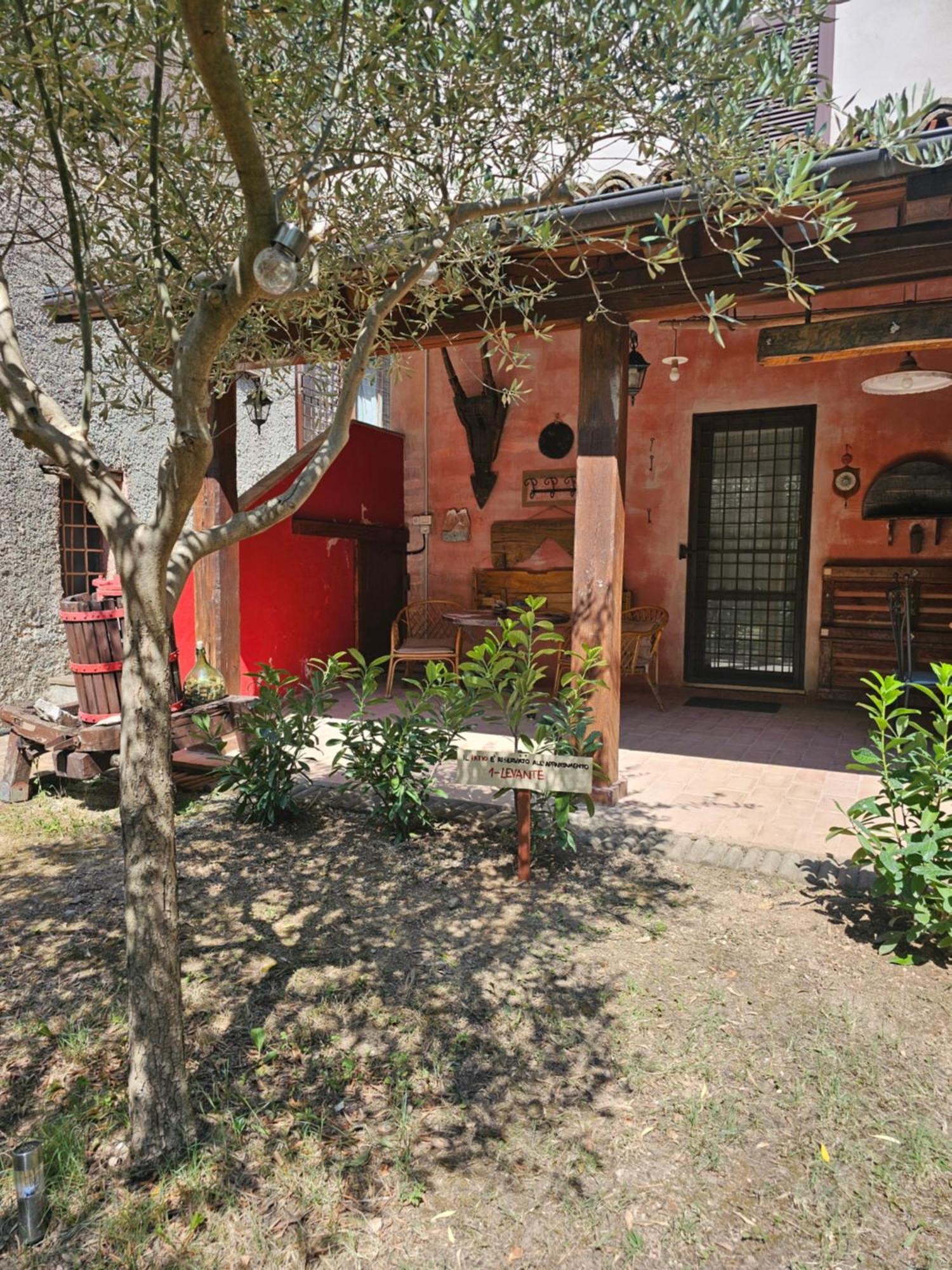La Rosa Dei Venti - Country House Fossato di Vico Esterno foto