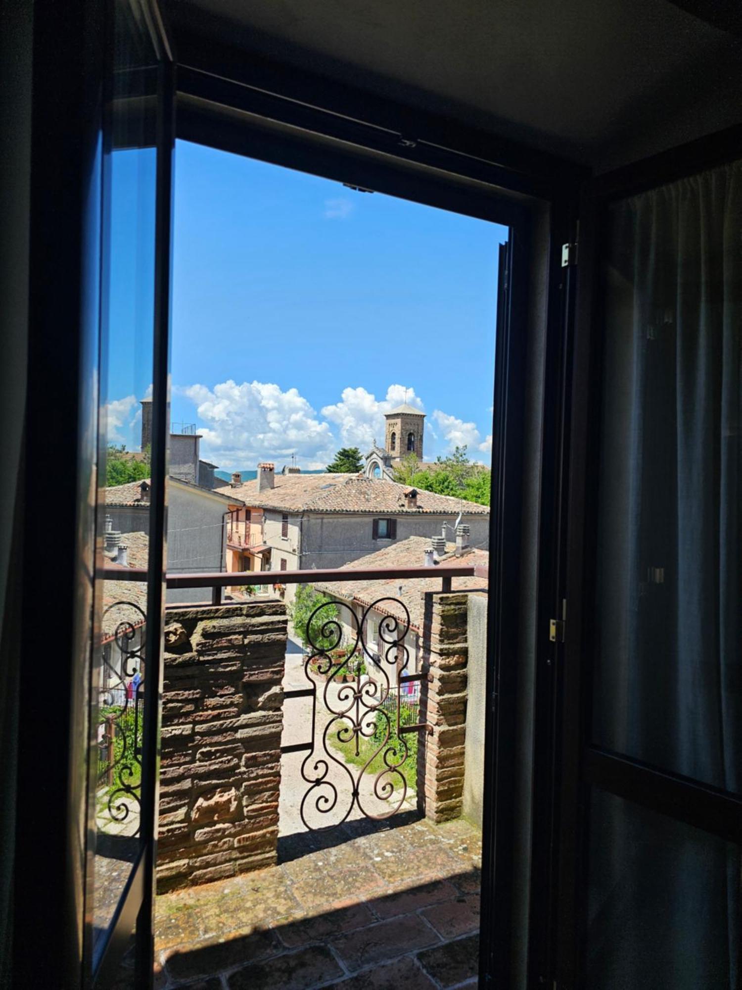 La Rosa Dei Venti - Country House Fossato di Vico Esterno foto